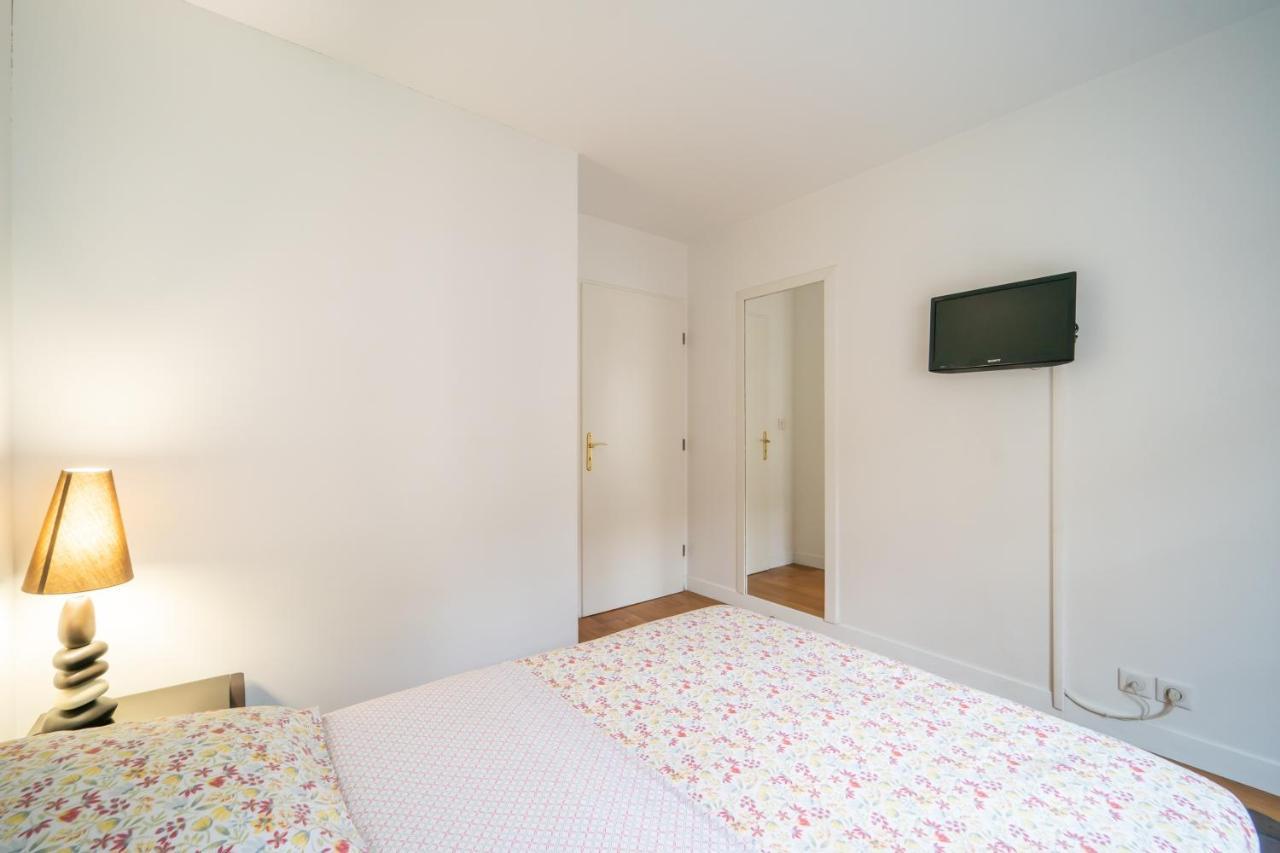 Ferienwohnung Havre De Paix - Appt Avec Terrasse Courbevoie Exterior foto